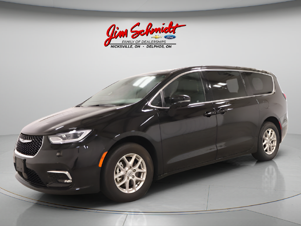 Used 2025 Chrysler Pacifica Select FWD image 2
