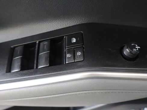 Used 2023 Toyota Highlander XLE AWD/4WD image 14