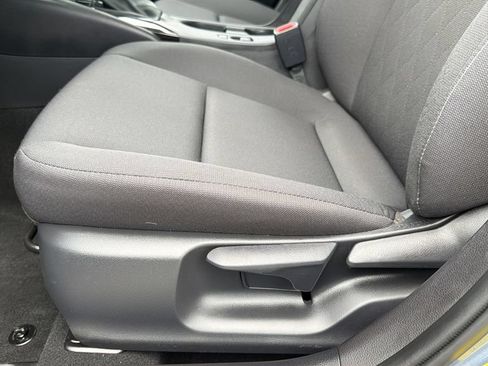 Used 2025 Toyota Corolla LE FWD image 17