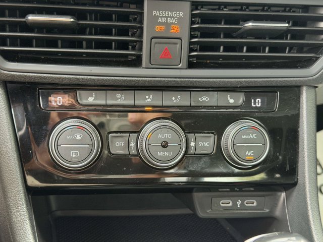 Certified 2023 Volkswagen Jetta SE FWD image 29