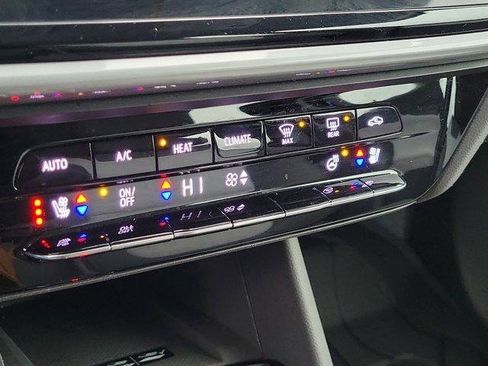 Used 2023 Chevrolet Bolt EUV Premier w/ Super Cruise Package image 27