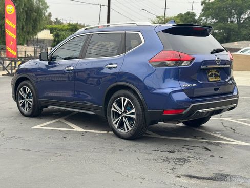 Used 2019 Nissan Rogue SV w/ Sun & Sound Touring Package FWD image 10