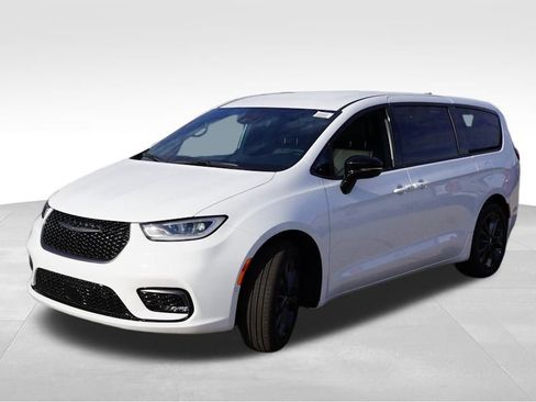 New 2026 Chrysler Pacifica Select image 7