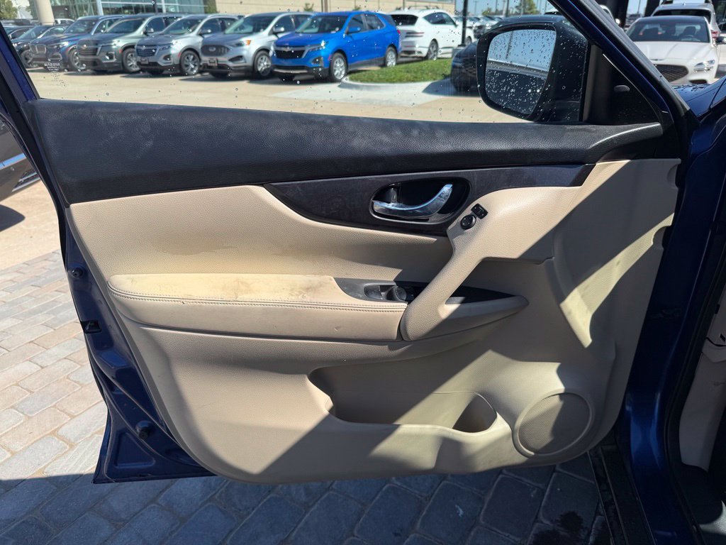 Used 2020 Nissan Rogue SV FWD image 10