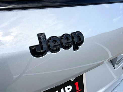 Used 2025 Jeep Grand Cherokee L Summit AWD/4WD image 31