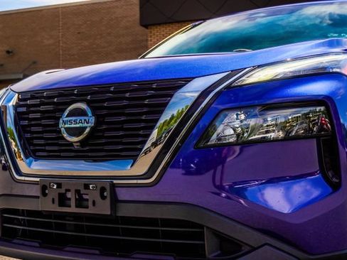 Used 2021 Nissan Rogue S FWD image 2