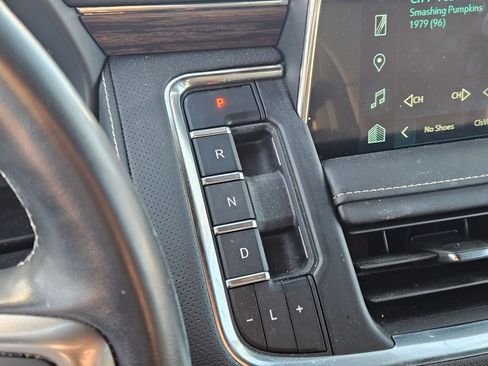 Used 2024 Chevrolet Suburban Premier image 19