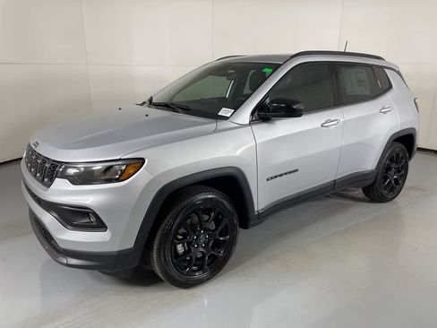 New 2026 Jeep Compass Latitude w/ Sun and Sound Group AWD/4WD image 4