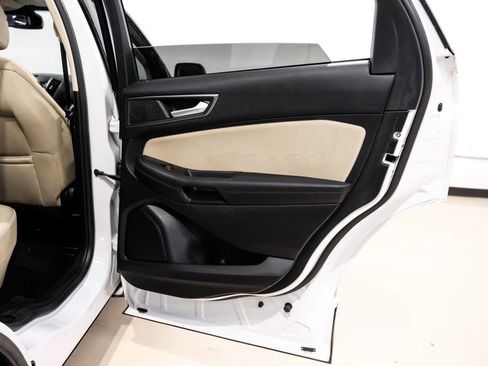 Used 2019 Ford Edge SE FWD image 41