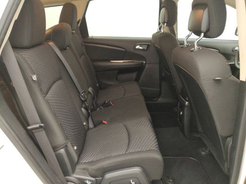 Used 2017 Dodge Journey SXT w/ Comfort/Convenience Group FWD image 19
