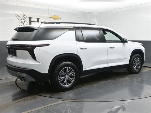 Used 2025 Chevrolet Traverse LT image 48