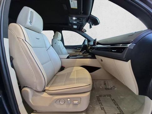 Used 2023 Cadillac Escalade ESV Premium Luxury w/ Performance Package AWD/4WD image 24