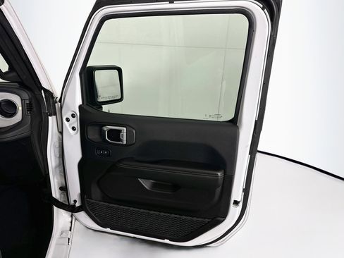 Used 2024 Jeep Wrangler Unlimited Sahara AWD/4WD image 29