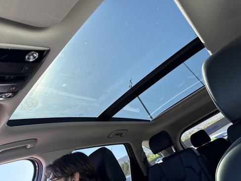 Used 2024 Kia Sorento SX AWD/4WD image 34