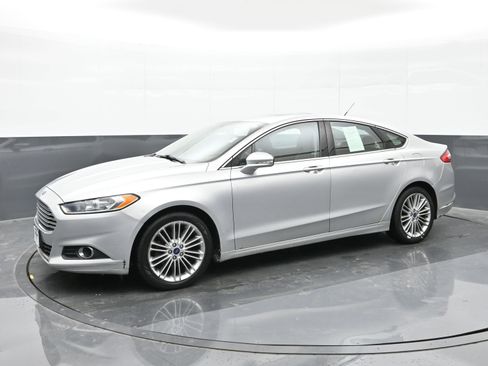 Used 2014 Ford Fusion SE w/ Equipment Group 202A image 4
