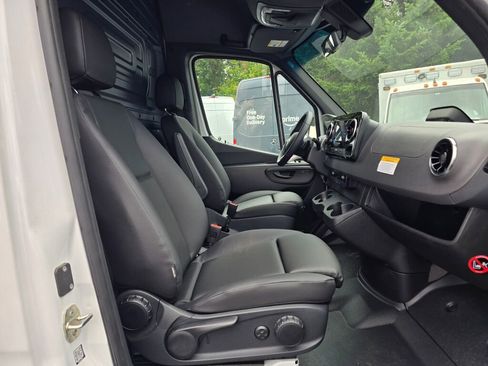 New 2025 Mercedes-Benz Sprinter 2500 image 18