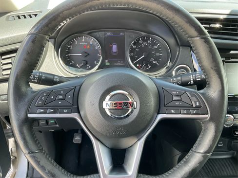 Used 2018 Nissan Rogue SL FWD image 16