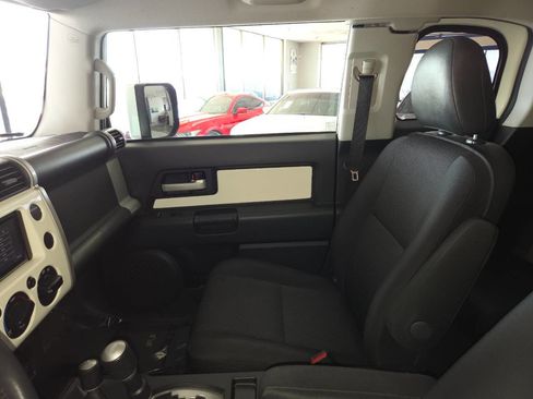 Used 2014 Toyota FJ Cruiser 4WD w/ Upgrade Package image 16