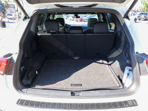 Used 2024 Volkswagen Tiguan SE R-Line AWD/4WD image 10