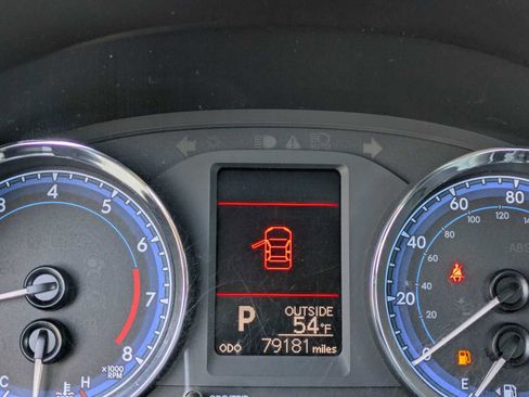 Used 2018 Toyota Corolla LE image 29