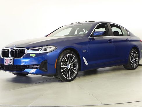 Certified 2023 BMW 530e w/ Convenience Package image 2