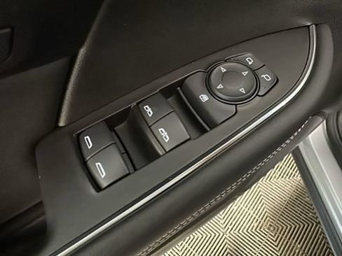 Used 2023 Buick Envision Essence AWD/4WD image 10