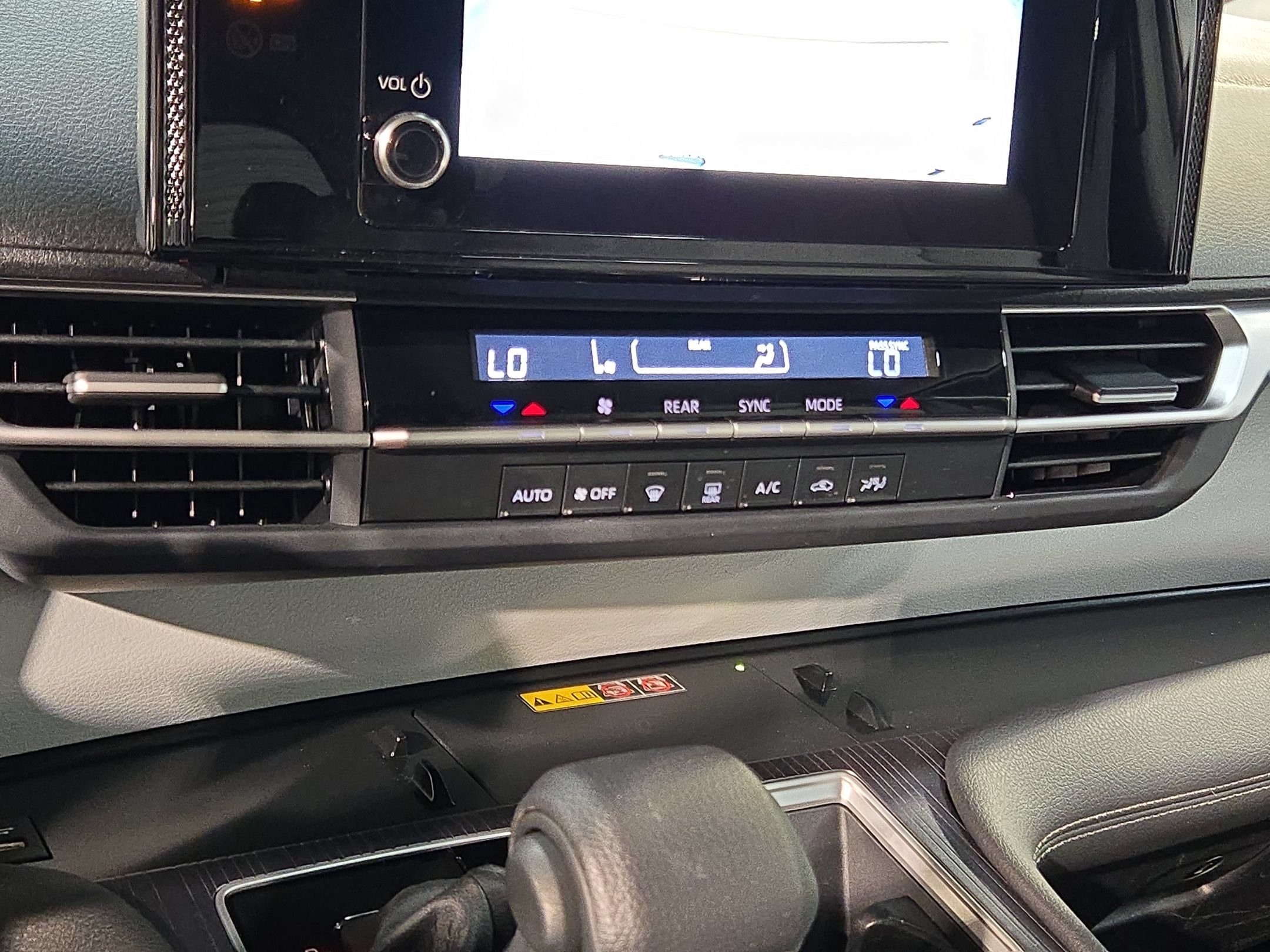 Used 2025 Toyota Sienna LE AWD/4WD image 31