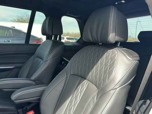 New 2025 BMW X7 M60i image 17