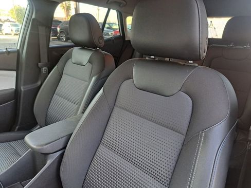 Used 2025 Chevrolet Trax LT image 18