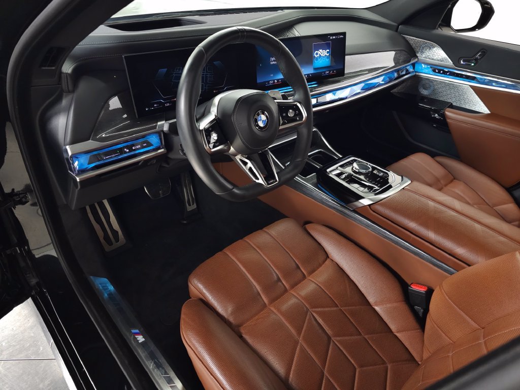 Used 2023 BMW 760i xDrive AWD/4WD image 17