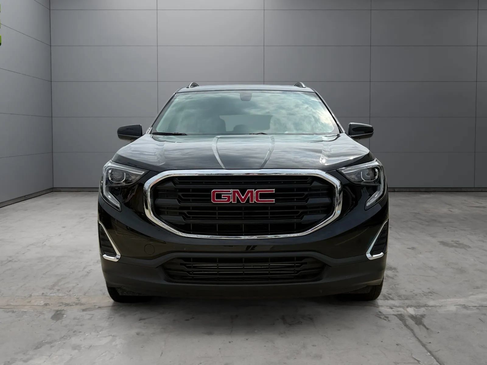 Used 2019 GMC Terrain SLE w/ Driver Convenience Package AWD/4WD image 2