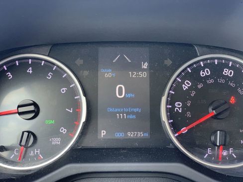 Used 2021 Toyota RAV4 XLE Premium image 10