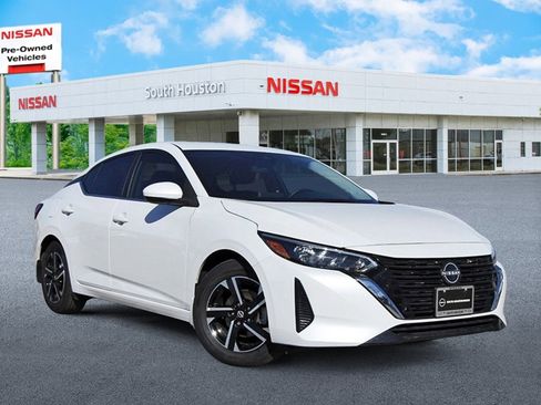 Used 2025 Nissan Sentra SV image 1