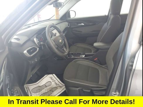 Used 2023 Chevrolet TrailBlazer LS FWD image 3