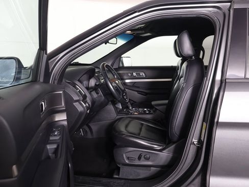 Used 2019 Ford Explorer XLT w/ Equipment Group 202A image 29