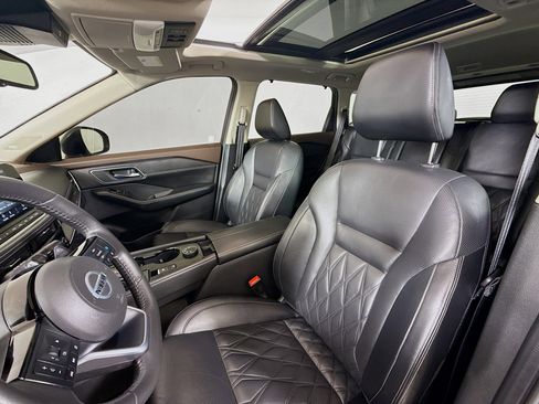 Used 2021 Nissan Rogue Platinum image 11