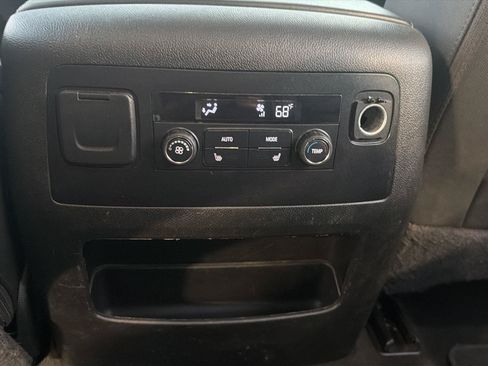 Used 2017 GMC Yukon XL SLT AWD/4WD image 23