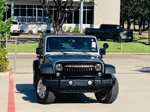 Used 2014 Jeep Wrangler Unlimited Sport w/ Quick Order Package 24S AWD/4WD image 2