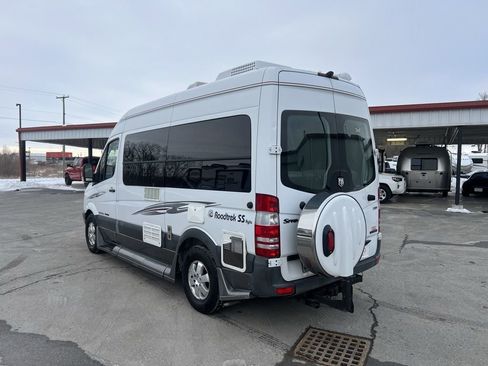 Used 2008 Dodge Sprinter 2500 w/ Trailer Tow Group image 52