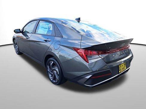 New 2025 Hyundai Elantra SEL image 8