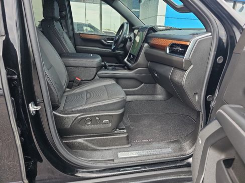 Used 2025 GMC Yukon Denali AWD/4WD image 10