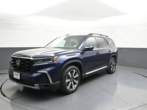 Certified 2024 Honda Pilot Touring image 1