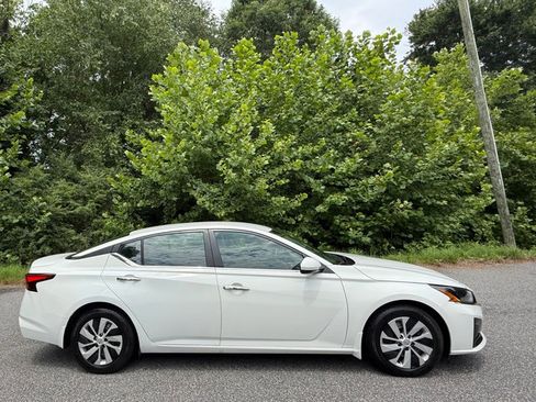 Used 2023 Nissan Altima 2.5 S FWD image 5
