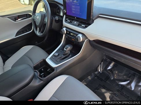 Used 2023 Toyota RAV4 Limited image 30