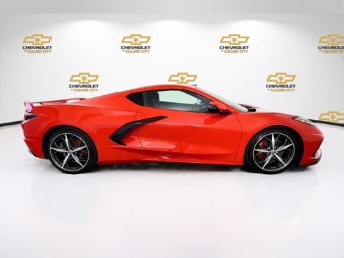 Used 2022 Chevrolet Corvette Stingray Coupe w/ Z51 Performance Package RWD image 9