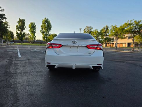 Used 2019 Toyota Camry SE FWD image 4