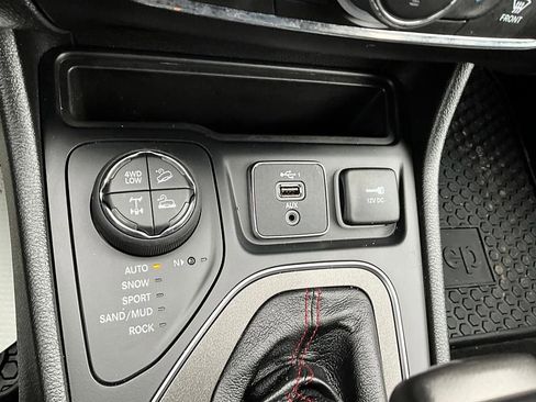 Used 2022 Jeep Cherokee Trailhawk w/ Comfort/Convenience Group image 22