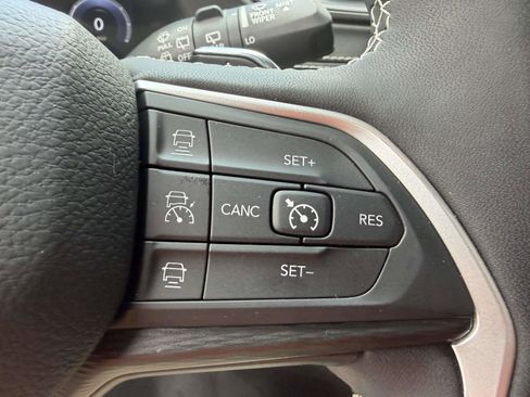 Used 2024 Jeep Grand Cherokee Altitude RWD image 10