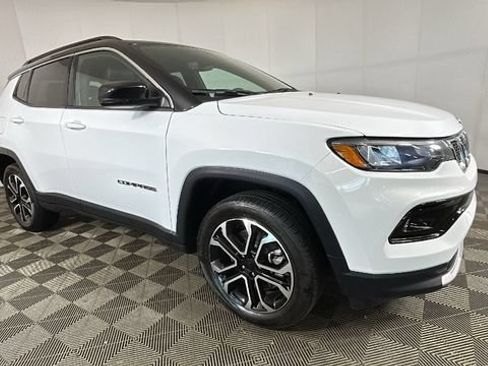 Used 2023 Jeep Compass Limited AWD/4WD image 2