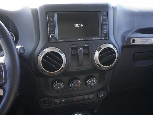 Used 2017 Jeep Wrangler Sahara AWD/4WD image 14
